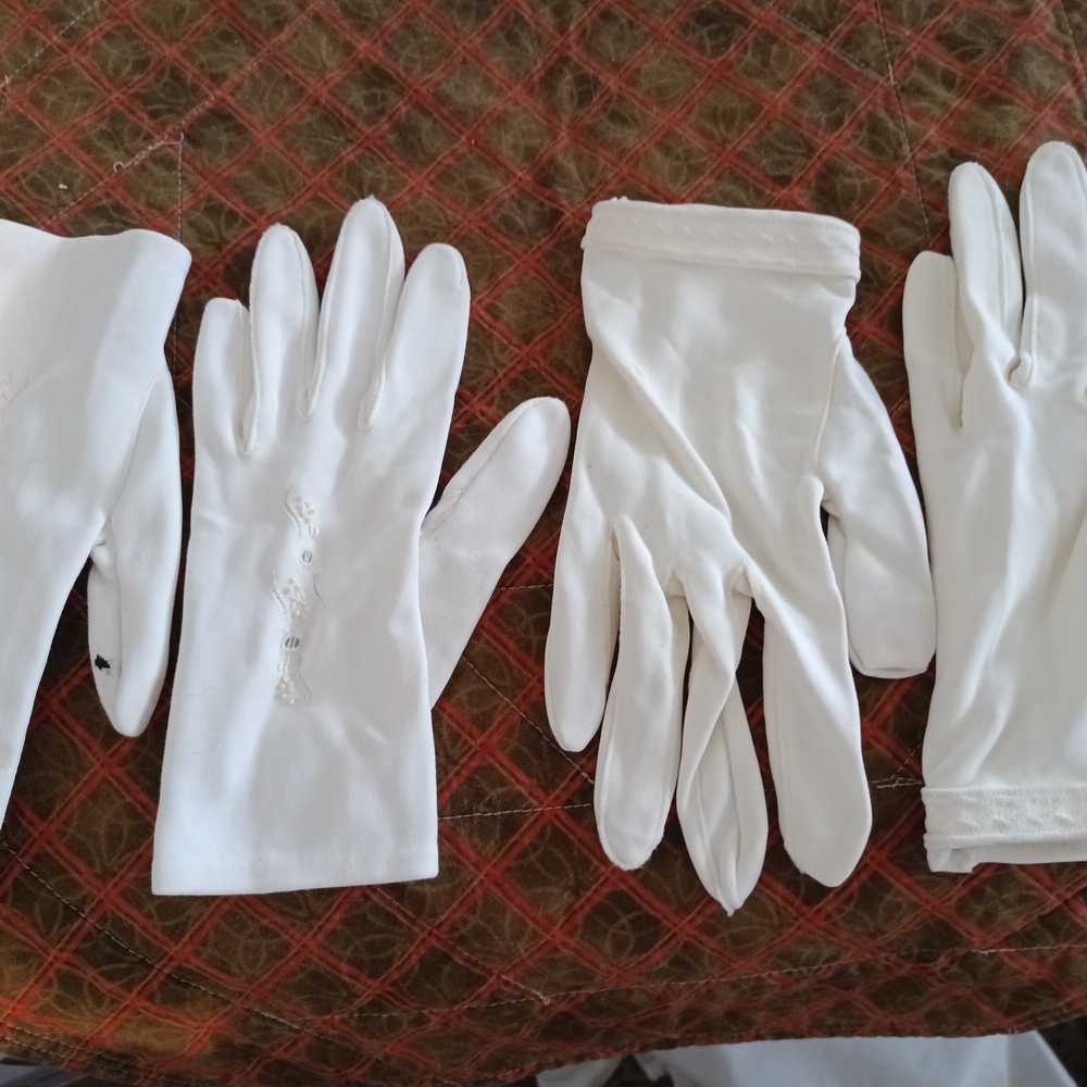 Elegant White Gloves Set